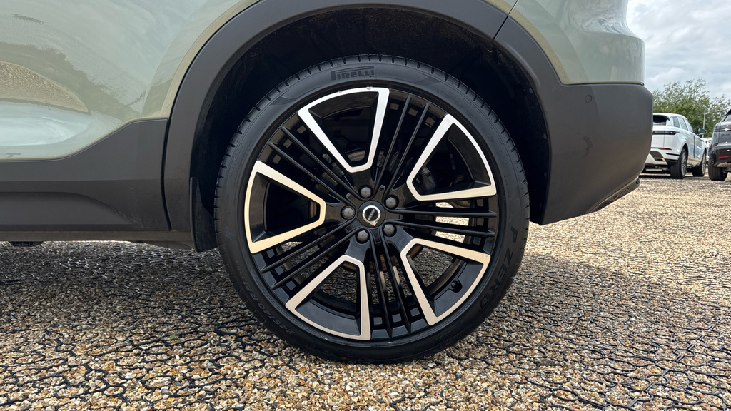 Volvo XC40 Plus, B3 Mild Hybrid, Dark Black #19