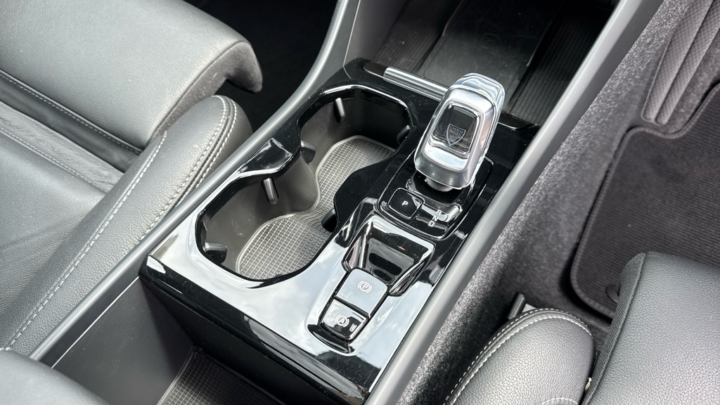 Volvo XC40 Plus, B3 Mild Hybrid, Dark Black #34