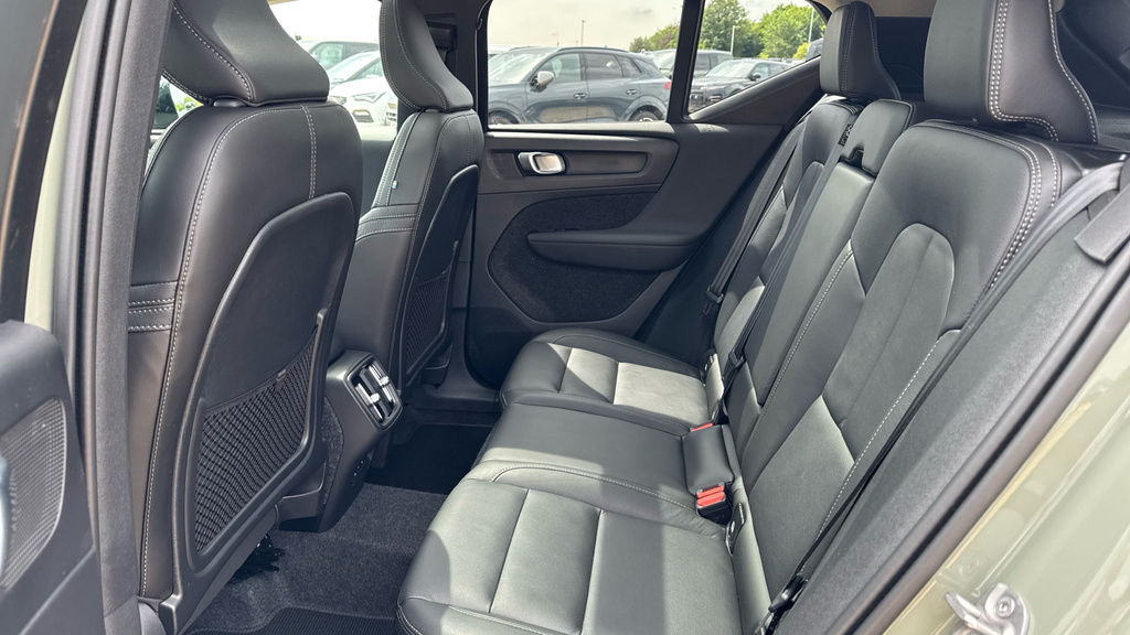 Volvo XC40 Plus, B3 Mild Hybrid, Dark Black #14