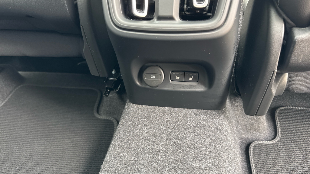 Volvo XC40 Plus, B3 Mild Hybrid, Dark Black #22