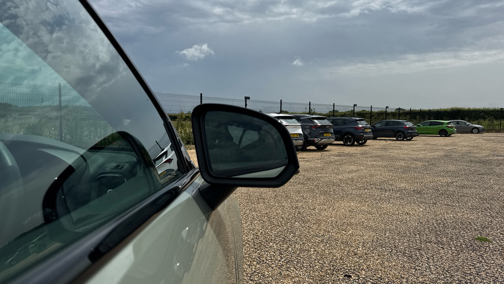 Volvo XC40 Plus, B3 Mild Hybrid, Dark Black #41