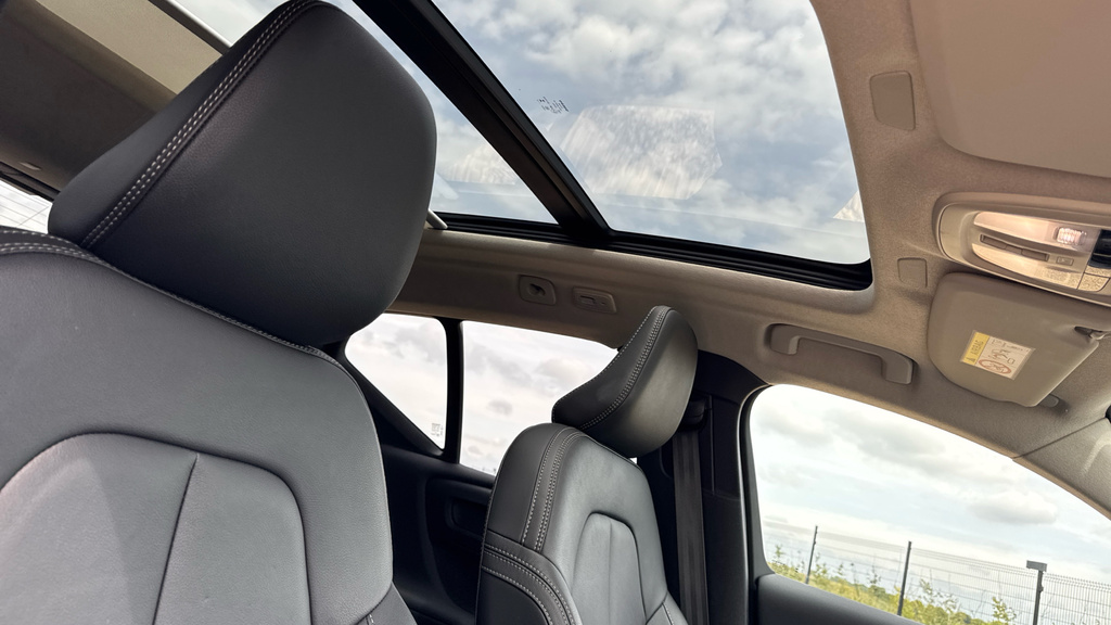 Volvo XC40 Plus, B3 Mild Hybrid, Dark Black #40