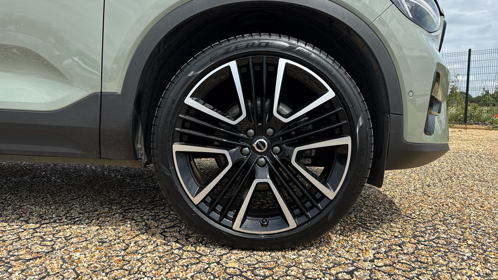 Volvo XC40 Plus, B3 Mild Hybrid, Dark Black #17