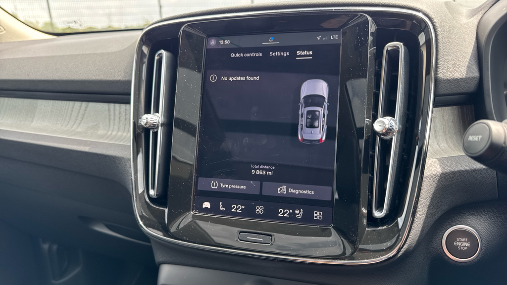 Volvo XC40 Plus, B3 Mild Hybrid, Dark Black #46