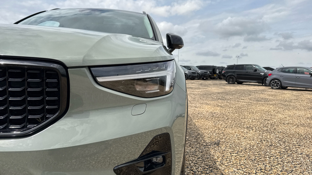 Volvo XC40 Plus, B3 Mild Hybrid, Dark Black #21
