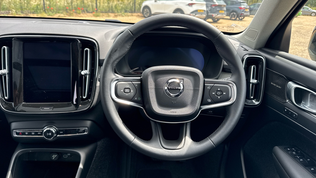 Volvo XC40 Plus, B3 Mild Hybrid, Dark Black #24
