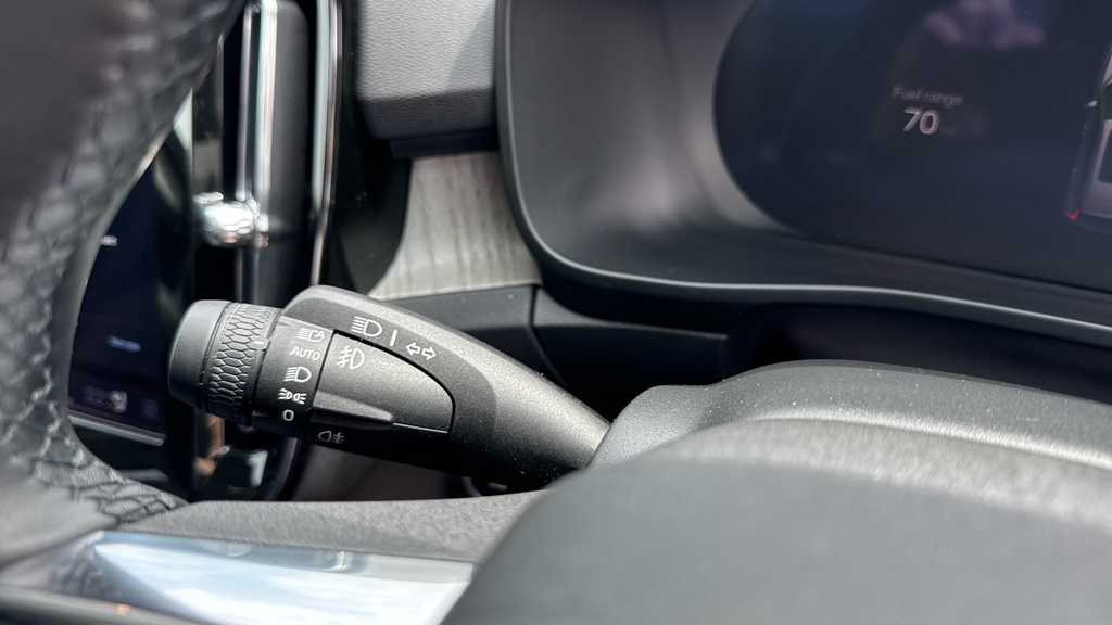Volvo XC40 Plus, B3 Mild Hybrid, Dark Black #32