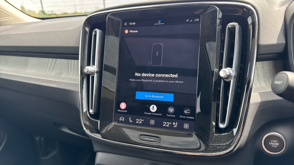 Volvo XC40 Plus, B3 Mild Hybrid, Dark Black #48