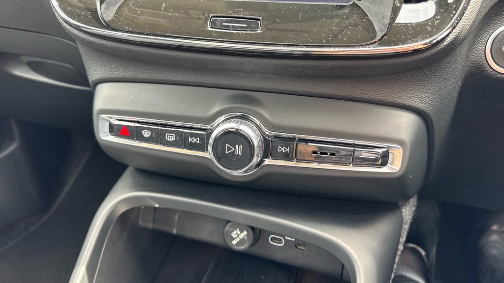 Volvo XC40 Plus, B3 Mild Hybrid, Dark Black #50