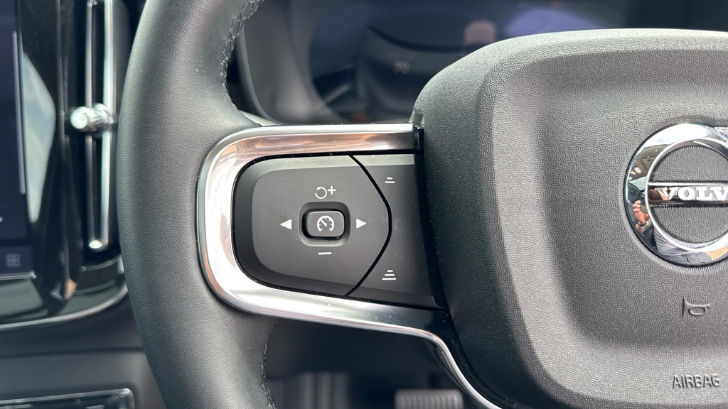 Volvo XC40 Plus, B3 Mild Hybrid, Dark Black #30