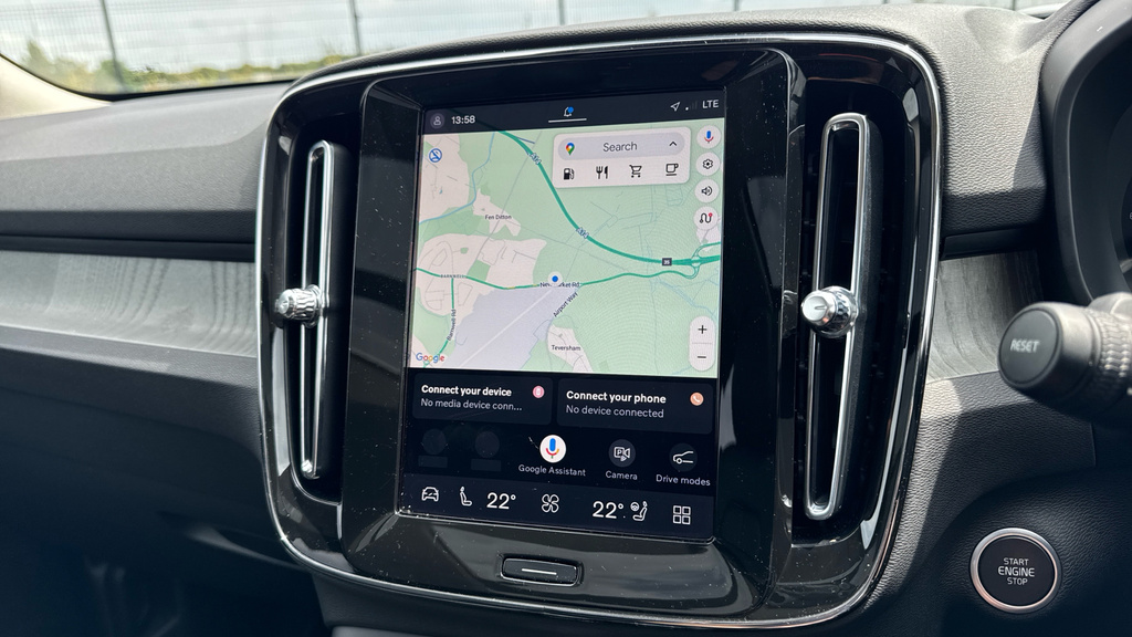 Volvo XC40 Plus, B3 Mild Hybrid, Dark Black #47