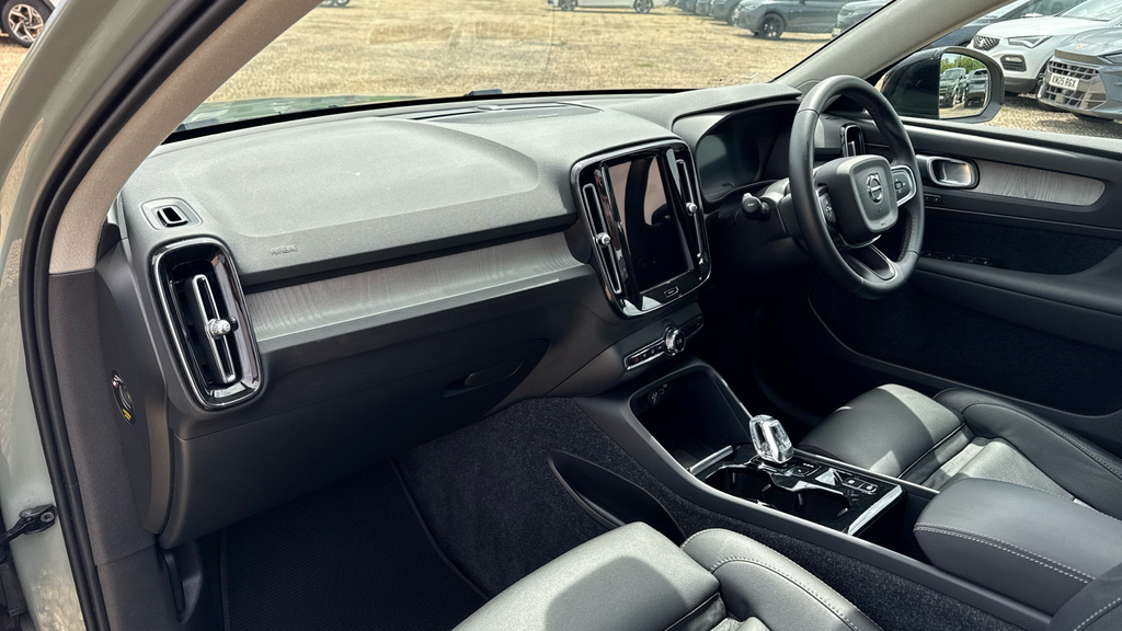 Volvo XC40 Plus, B3 Mild Hybrid, Dark Black #10