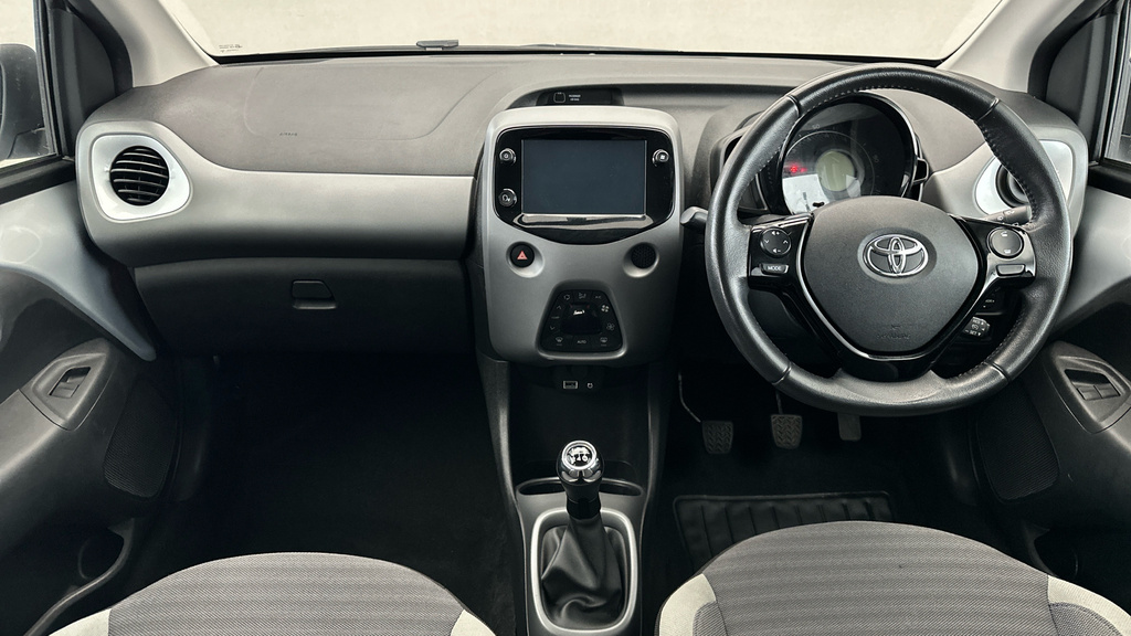 Toyota Aygo X X-play White #11