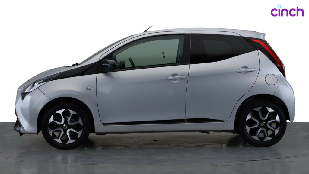 Toyota Aygo X X-play White #6