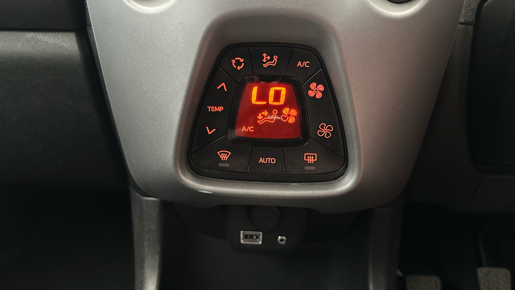 Toyota Aygo X X-play White #12