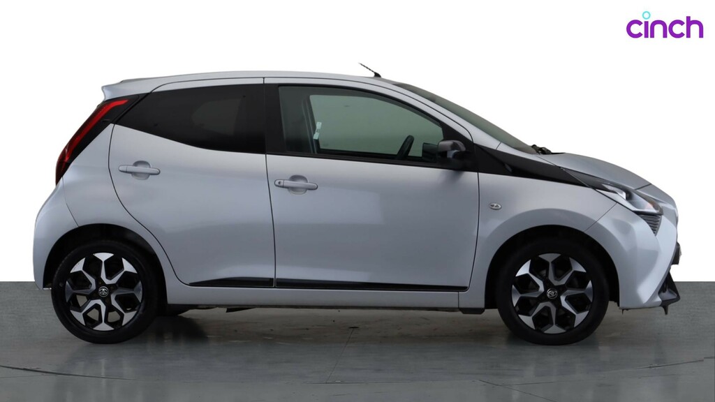 Toyota Aygo X X-play White #2