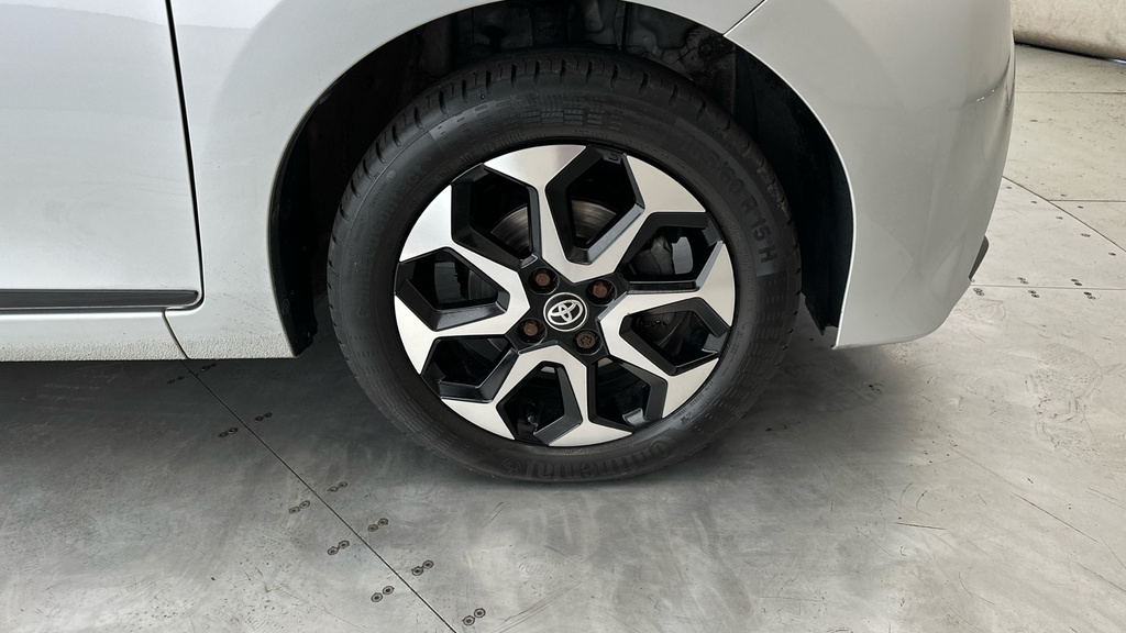 Toyota Aygo X X-play White #24