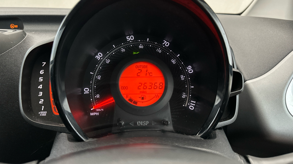 Toyota Aygo X X-play White #17