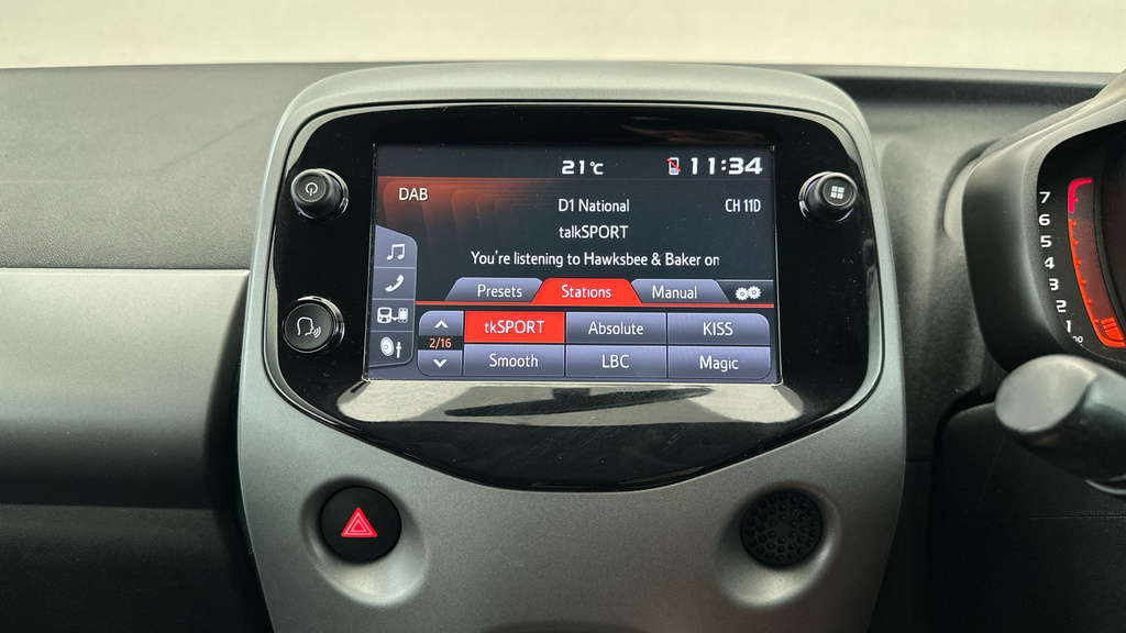 Toyota Aygo X X-play White #14