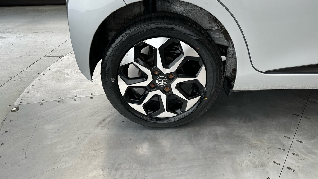 Toyota Aygo X X-play White #23