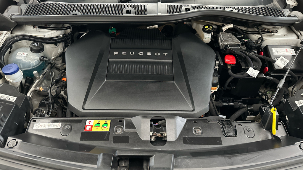 Peugeot e-2008 Gt Premium 50Kwh 135 Bhp Blue #22