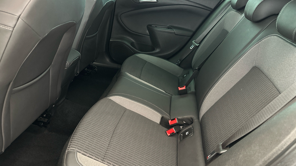 Vauxhall Astra 1.5 Turbo D Business Edition Nav Silver #20