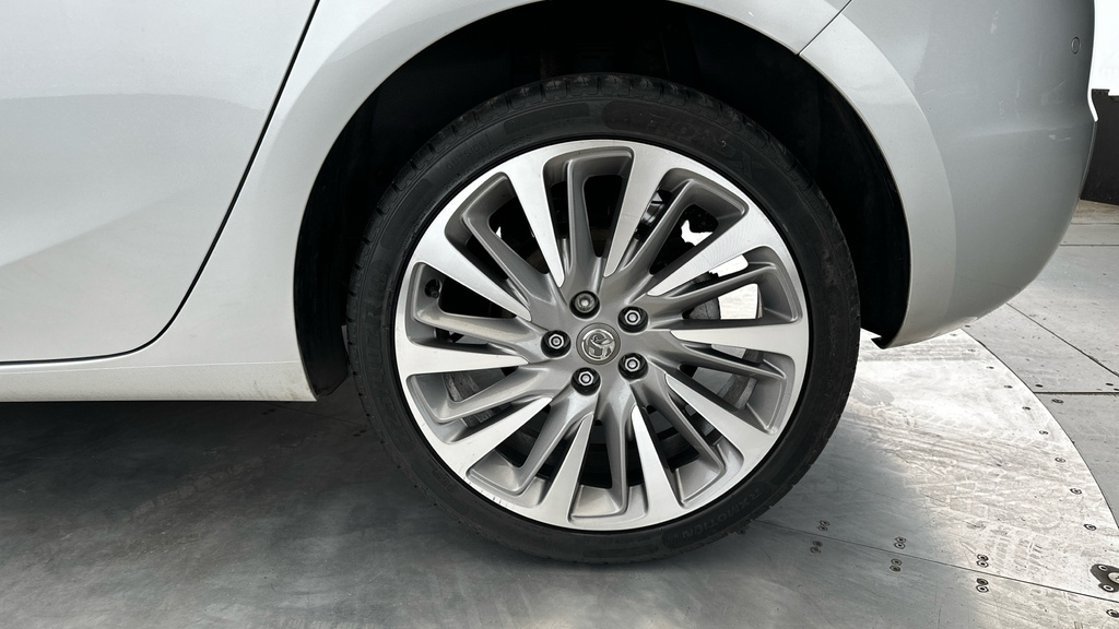 Vauxhall Astra 1.5 Turbo D Business Edition Nav Silver #24