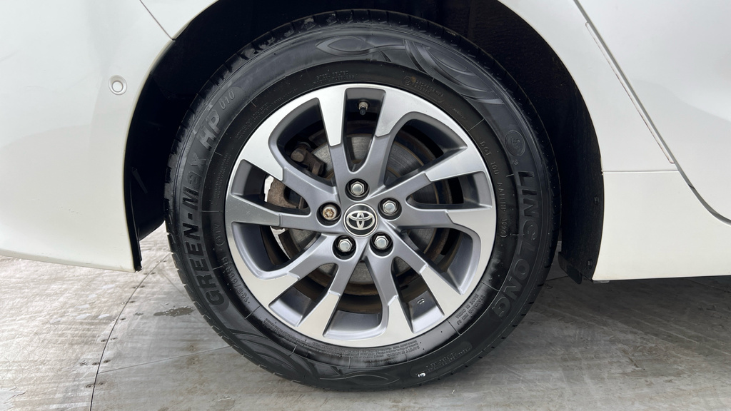 Toyota Prius Toyota Excel Phev Cvt Grey #30