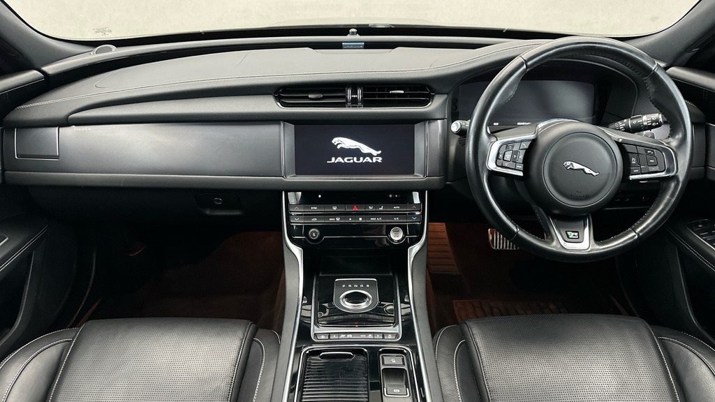 Jaguar XF Sport Black #13