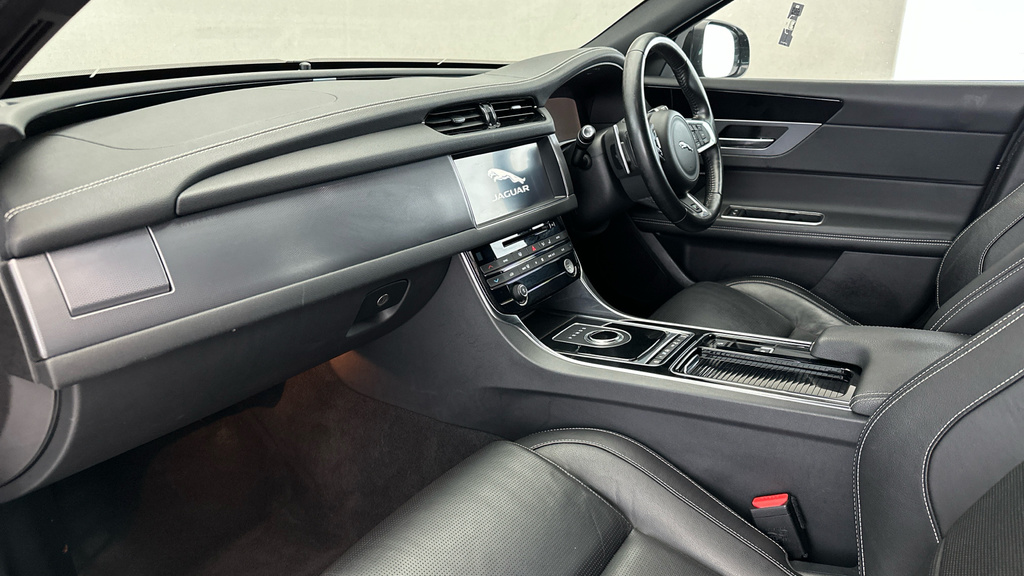 Jaguar XF Sport Black #12