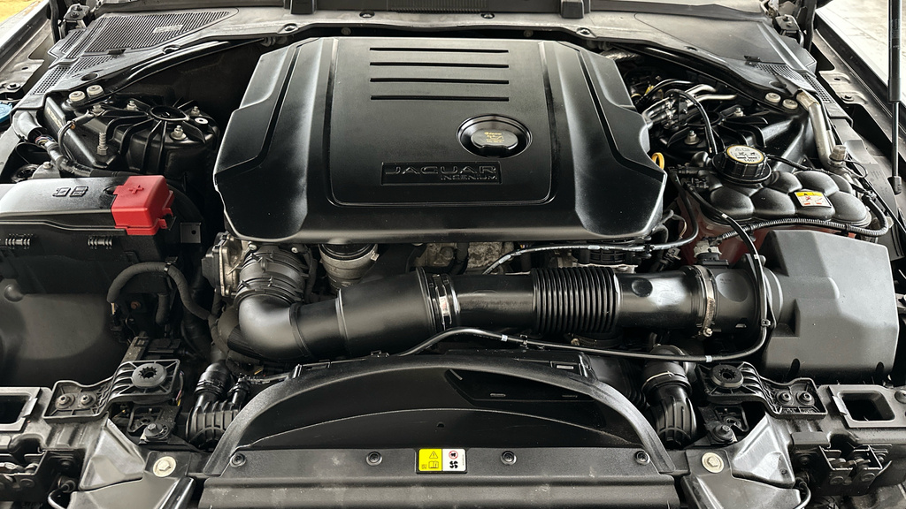 Jaguar XF Sport Black #22