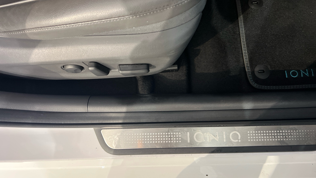 Hyundai Ioniq Premium Grey #43