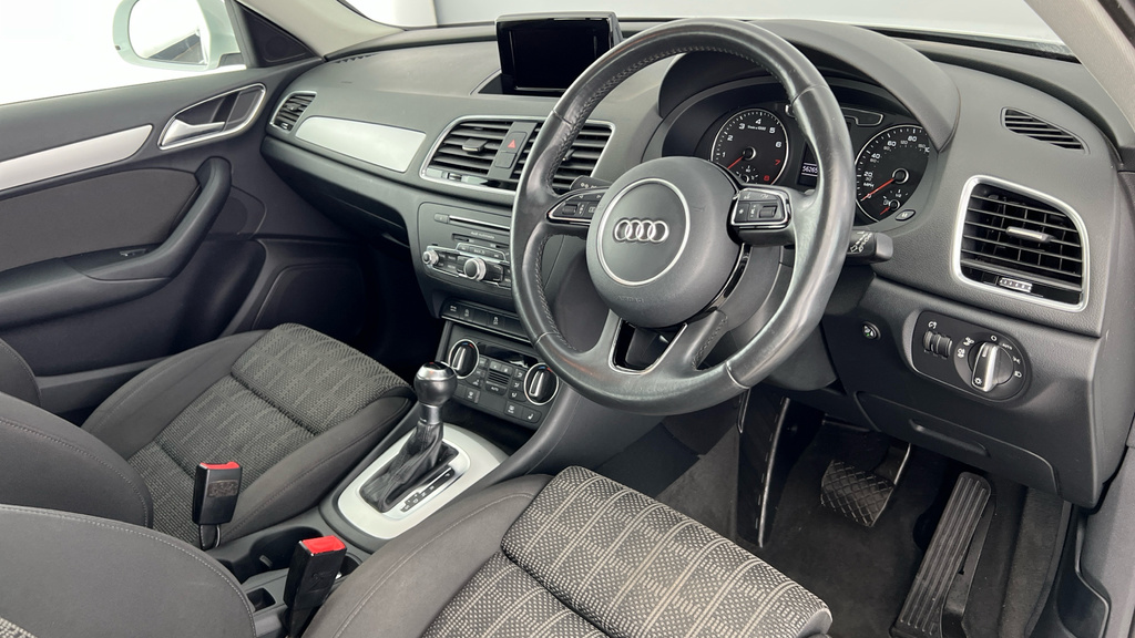 Audi Q3 Suv White #9