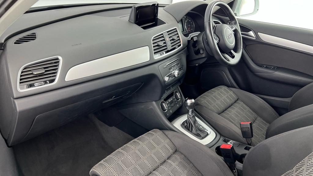 Audi Q3 Suv White #12