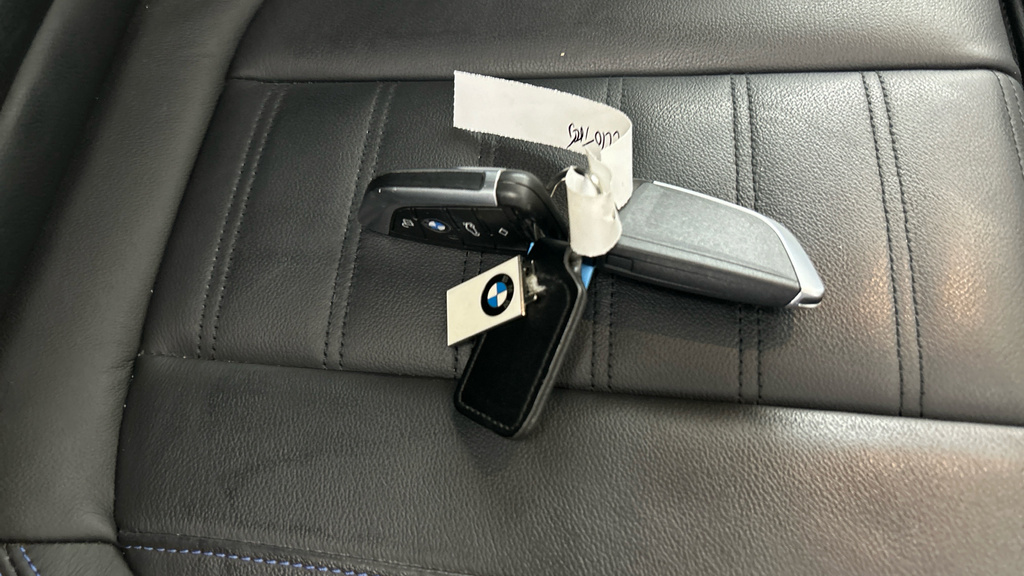 BMW iX3 Premier Edition Black #32