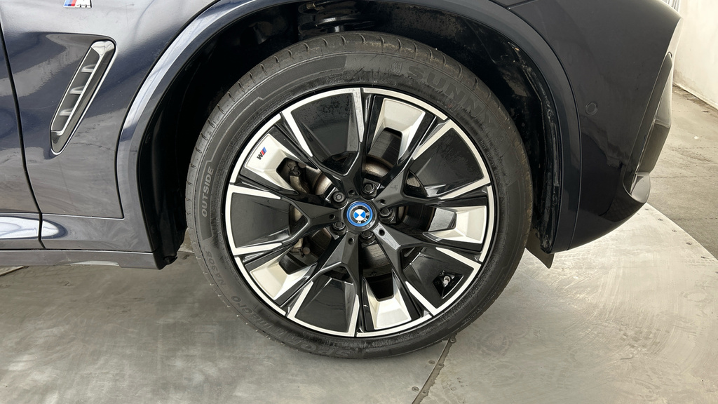 BMW iX3 Premier Edition Black #30