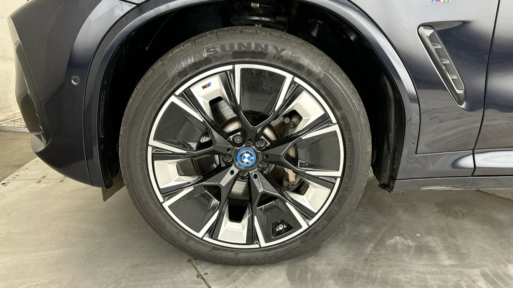 BMW iX3 Premier Edition Black #27
