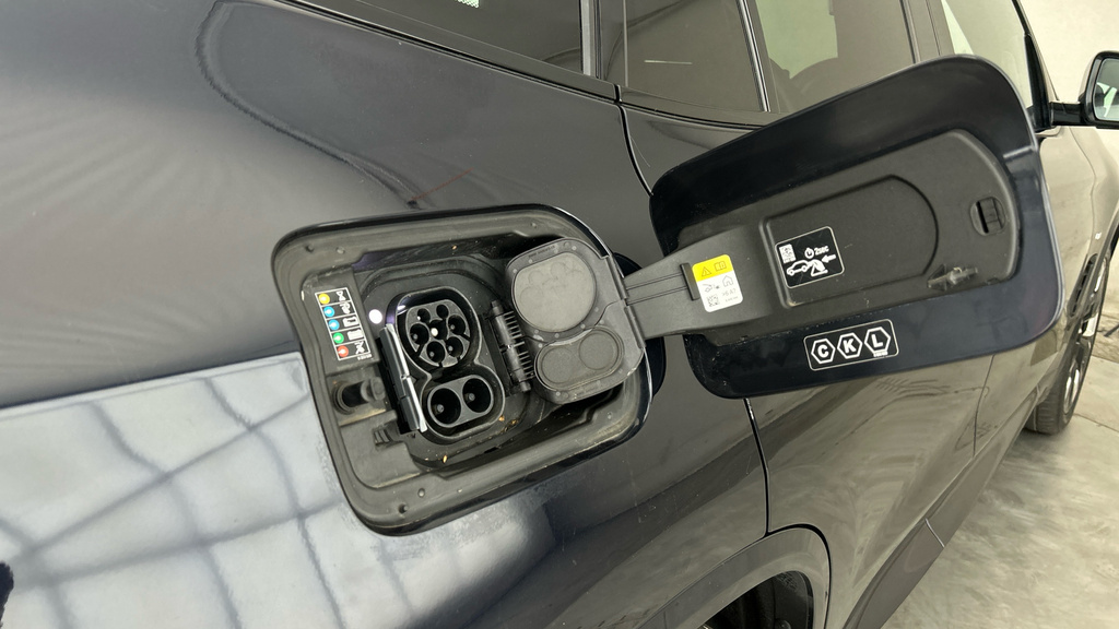 BMW iX3 Premier Edition Black #31