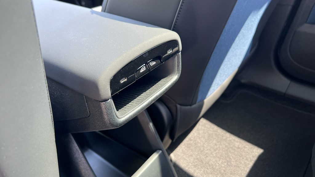 Volvo EX30 Plus, Single Motor Extended Range, Grey #40