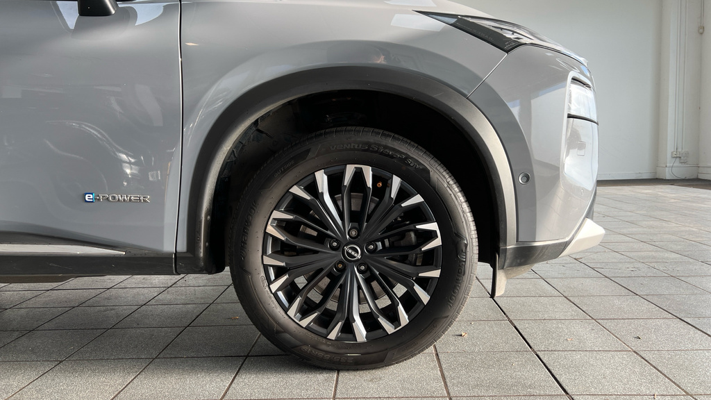 Nissan X-Trail Tekna Grey #32