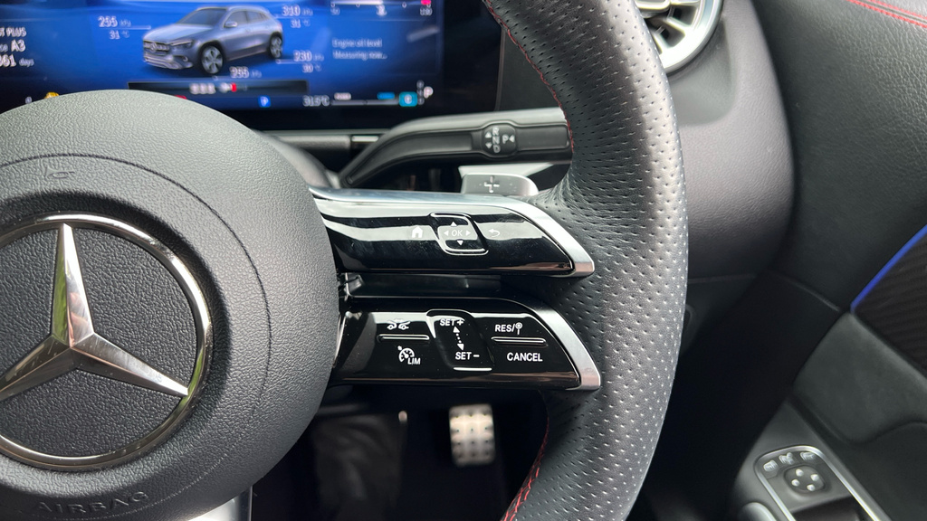 Mercedes-Benz GLA Class 200 Amg Line Executive Black #16