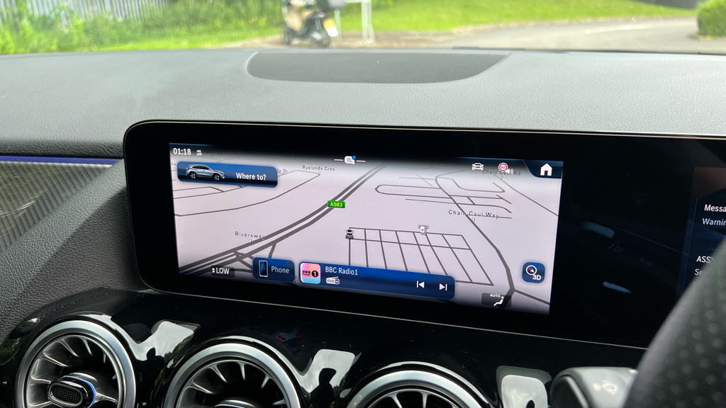 Mercedes-Benz GLA Class 200 Amg Line Executive Black #13