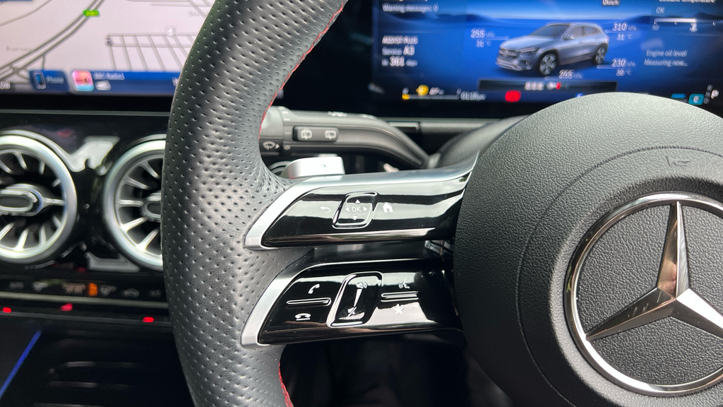 Mercedes-Benz GLA Class 200 Amg Line Executive Black #35