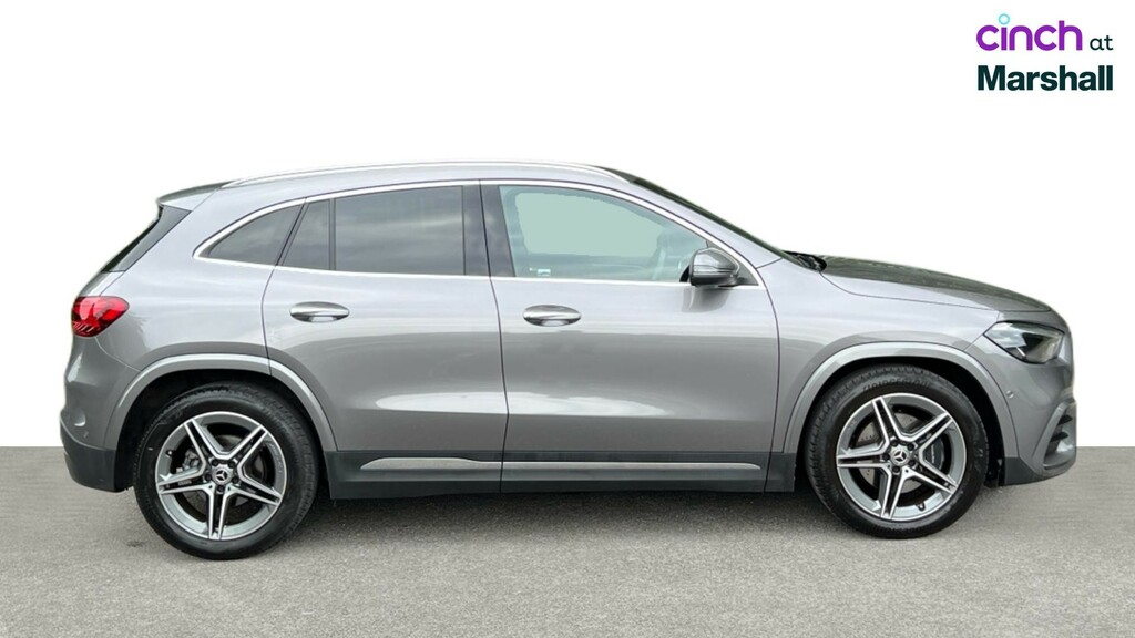 Mercedes-Benz GLA Class 200 Amg Line Executive Black #2
