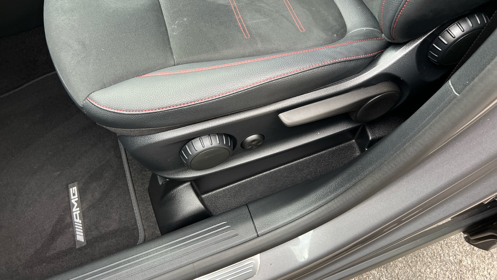 Mercedes-Benz GLA Class 200 Amg Line Executive Black #43