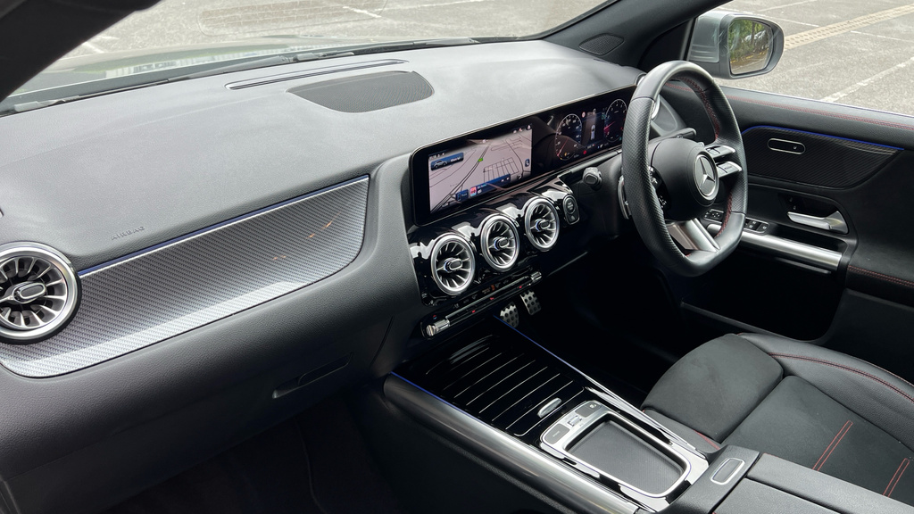 Mercedes-Benz GLA Class 200 Amg Line Executive Black #11