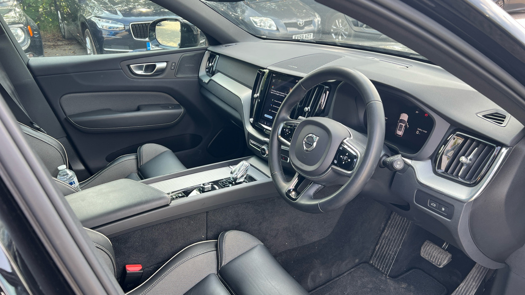 Volvo XC60 Plus Blue #9