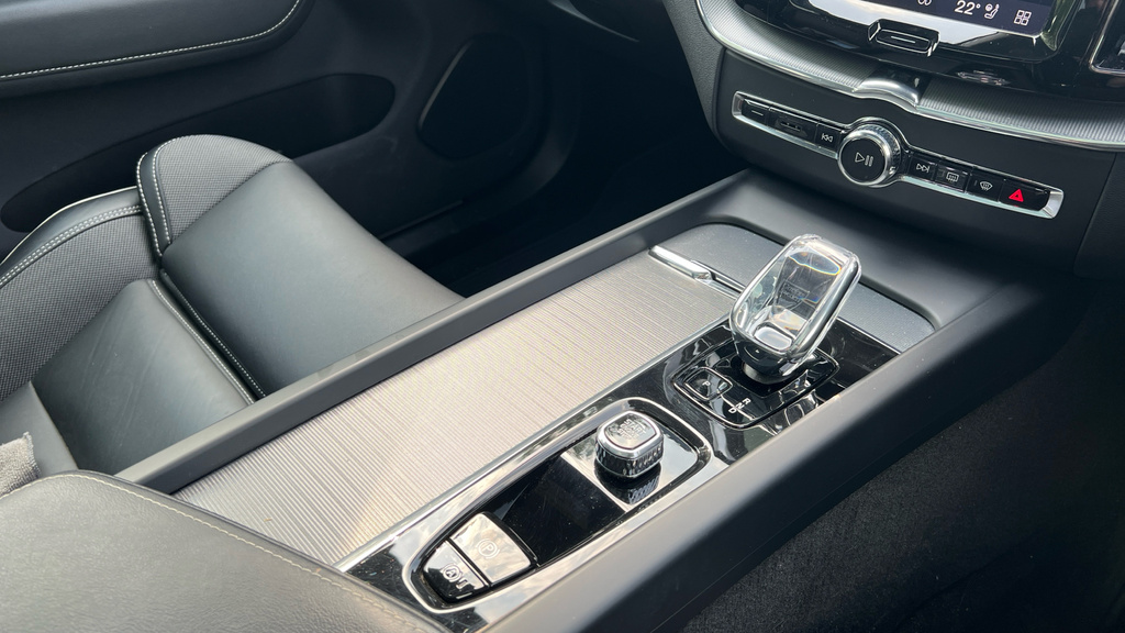 Volvo XC60 Plus Blue #32