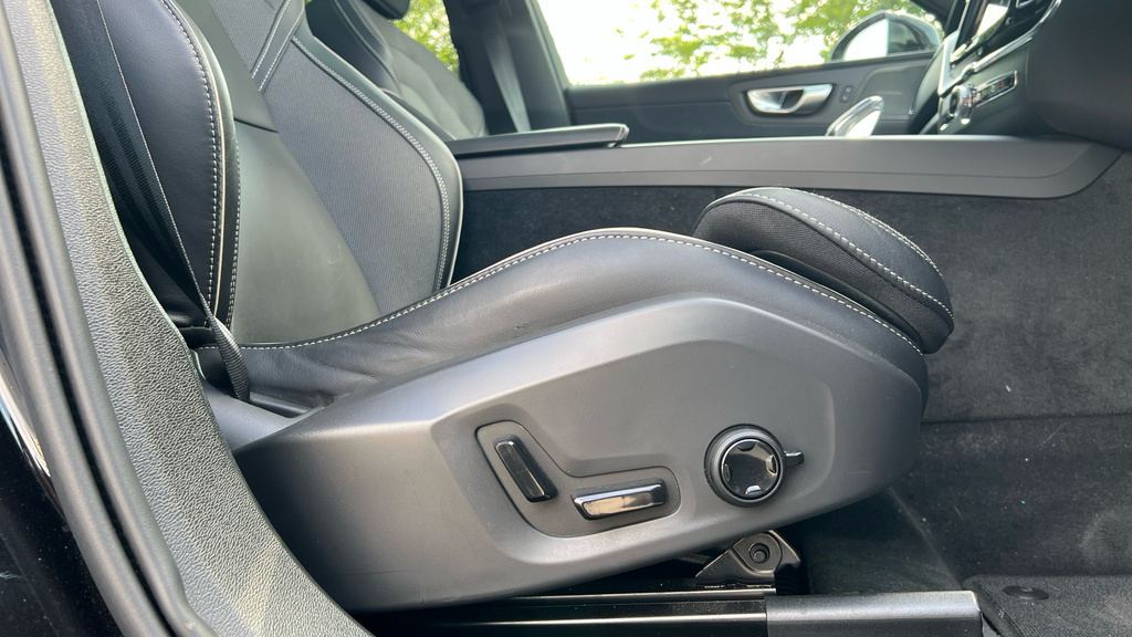 Volvo XC60 Plus Blue #37