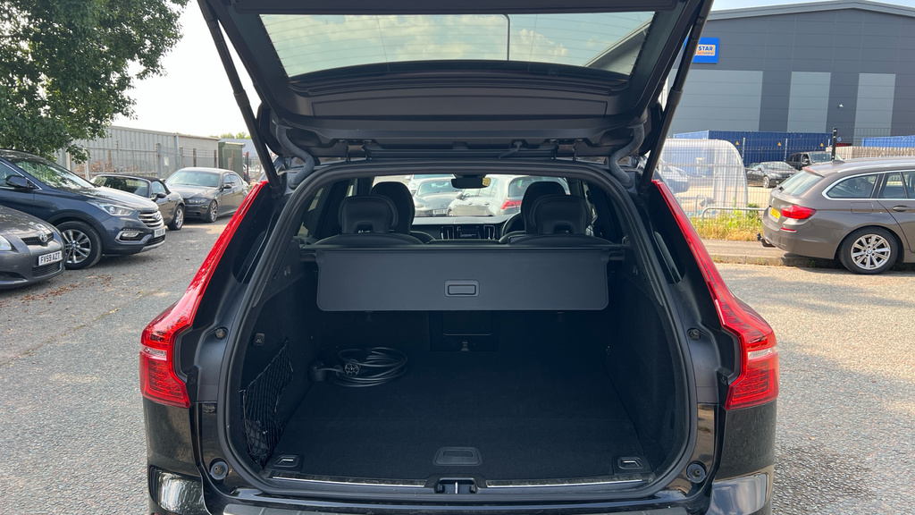 Volvo XC60 Plus Blue #18